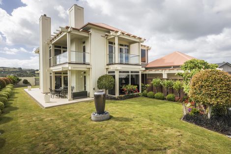 Photo of property in 7 Fairway Grove, Hokowhitu, Palmerston North, 4410