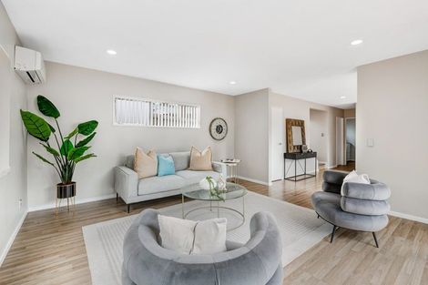 Photo of property in 2/39 Rifleman Rise, Unsworth Heights, Auckland, 0632