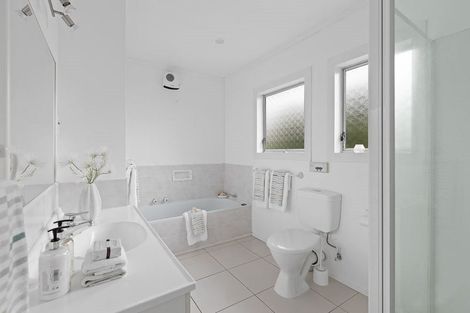 Photo of property in 2/50a Taharoto Road, Takapuna, Auckland, 0622