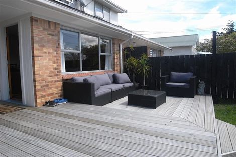 Photo of property in 2/5 Powell Street, Avondale, Auckland, 1026