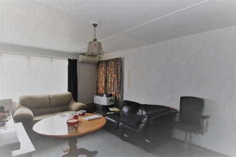 Photo of property in 30 Goldsmith Crescent, Levin, 5510