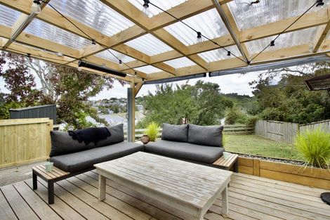 Photo of property in 6 Wiriana Place, Stanmore Bay, Whangaparaoa, 0932