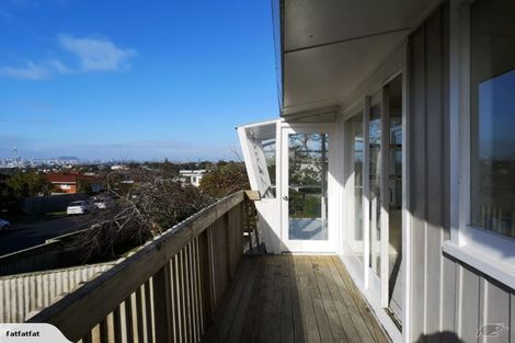 Photo of property in 10 Raleigh Road, Northcote, Auckland, 0627