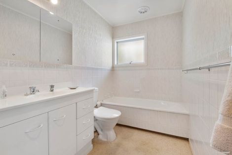 Photo of property in 4 The Anchorage, Sunnyhills, Auckland, 2010