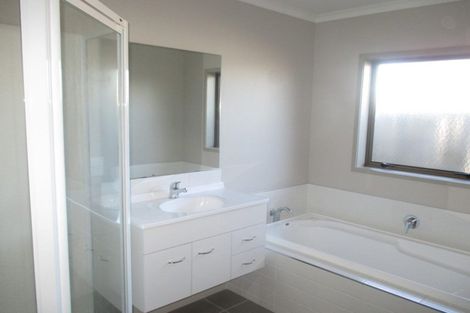 Photo of property in 61 Wiltshire Drive, Huntington, Hamilton, 3210