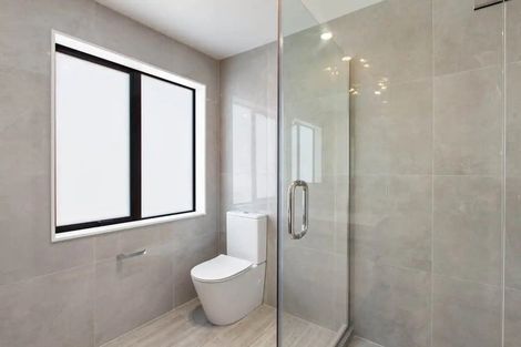 Photo of property in 24e Lincoln Park Avenue, Massey, Auckland, 0614