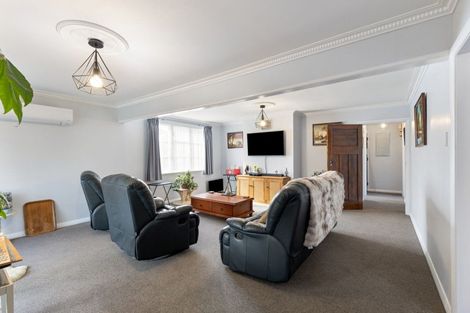 Photo of property in 15 Bull Street, Bulls, 4818