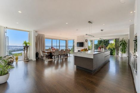 Photo of property in 28 Mansion Court, West Harbour, Auckland, 0618