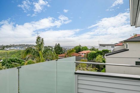 Photo of property in 2b St Clair Place, Browns Bay, Auckland, 0630