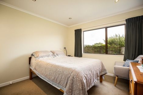 Photo of property in 10c Kinross Drive, Merrilands, New Plymouth, 4312