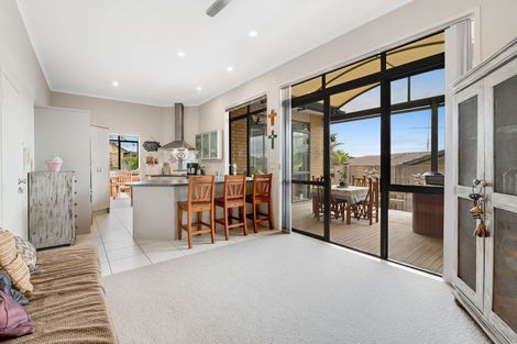 Photo of property in 4 Kingtide Place, Red Beach, 0932