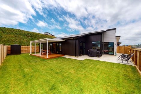 Photo of property in 23 Queen Charlotte Drive, Aotea, Porirua, 5024