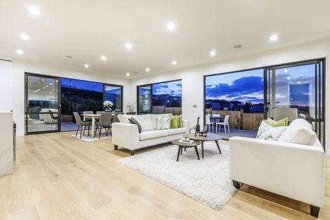 Photo of property in 42 Fernhill Way, Oteha, Auckland, 0632