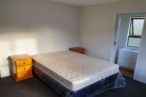 Photo of property in 121 Athena Drive, Totara Vale, Auckland, 0629