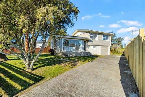 Photo of property in 32 Kirrie Avenue, Te Atatu South, Auckland, 0610
