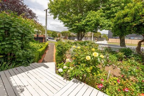 Photo of property in 1 Bathurst Street, Silverstream, Upper Hutt, 5019