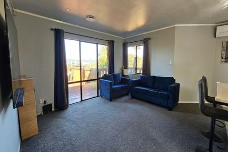 Photo of property in 30 Miriam Corban Heights, Henderson, Auckland, 0612