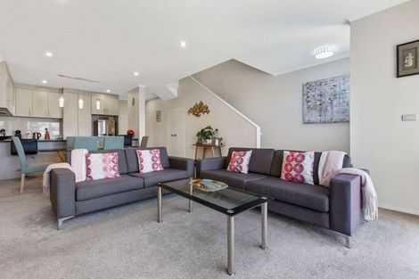 Photo of property in 33 Popokatea Drive, Takanini, 2112