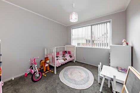 Photo of property in 11 Hinton Place, Weymouth, Auckland, 2103