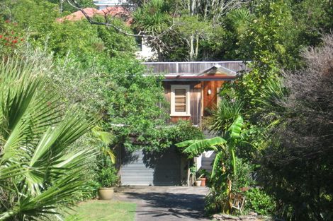Photo of property in 34 Sandown Road, Rothesay Bay, Auckland, 0630