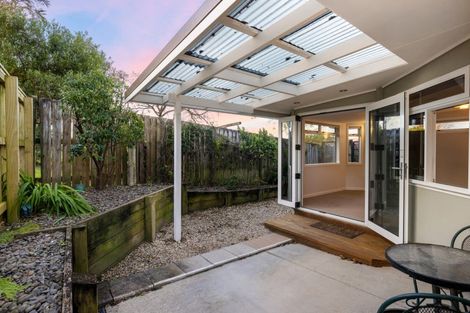 Photo of property in 22 Queen Road, Bellevue, Tauranga, 3110