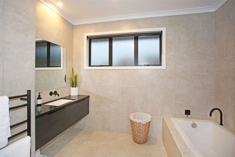 Photo of property in 5 Braxonne Close, Pukekohe, 2120