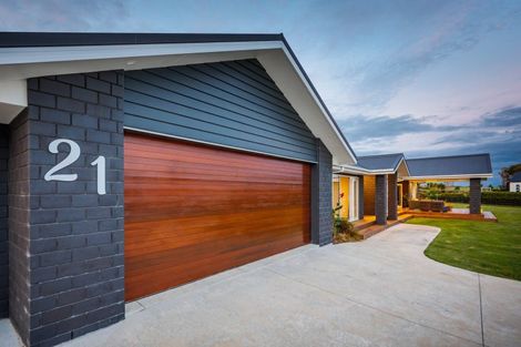 Photo of property in 21 Loveston Lane, Kelvin Grove, Palmerston North, 4470