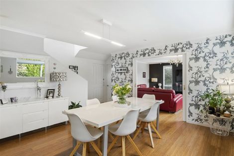 Photo of property in 12 Ilam Lane, Fairview Heights, Auckland, 0632