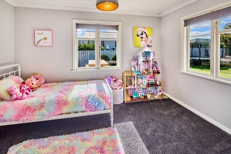 Photo of property in 3 Montgomery Crescent, Clouston Park, Upper Hutt, 5018