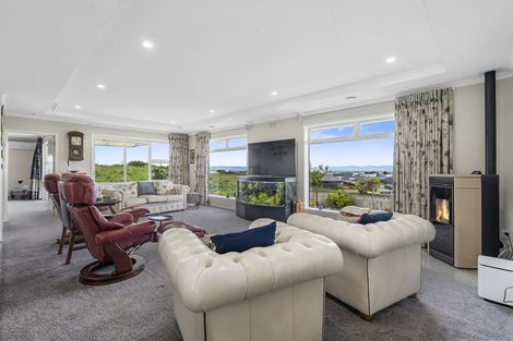 Photo of property in 32 Macdonald Heights, Feilding, 4702