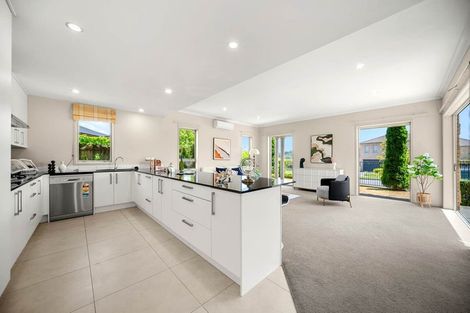 Photo of property in 9 Horizon View Road, Oteha, Auckland, 0632