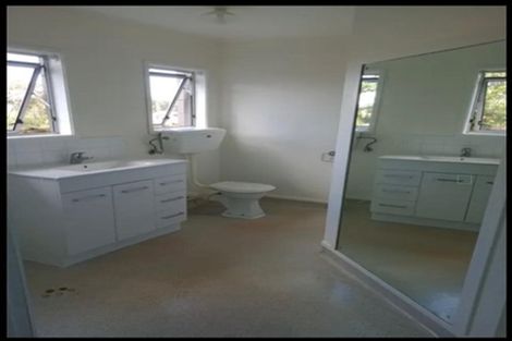 Photo of property in 15 Verran Road, Birkenhead, Auckland, 0626