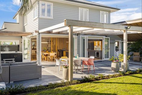 Photo of property in 31 Seacliffe Avenue, Belmont, Auckland, 0622