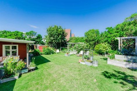 Photo of property in 42 Field Way, Waikanae Beach, Waikanae, 5036