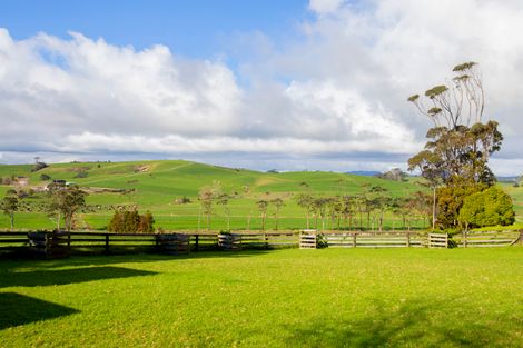 Photo of property in 84 Ocean View Road, Northcote, Auckland, 0627