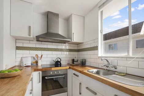 Photo of property in 12/76 Freyberg Street, Lyall Bay, Wellington, 6022