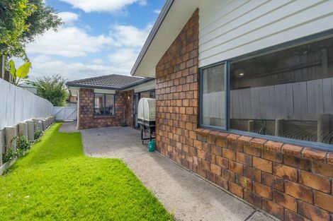 Photo of property in 60 Saralee Drive, Manurewa, Auckland, 2105