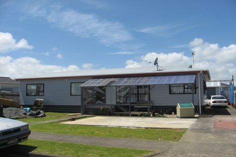 Photo of property in 8a Dungarvon Place, Clendon Park, Auckland, 2103