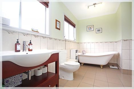 Photo of property in 54 Kawiu Road, Levin, 5510