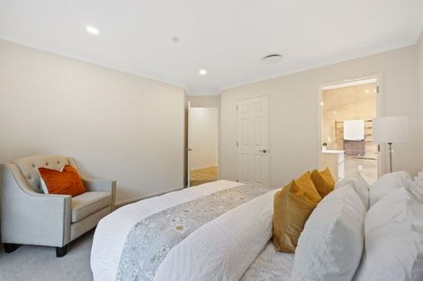 Photo of property in 1/17 Penruddocke Road, Half Moon Bay, Auckland, 2012