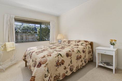 Photo of property in 35 Trotting Terrace, Fairview Heights, Auckland, 0632