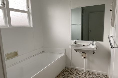 Photo of property in 130 Sievers Grove, Cannons Creek, Porirua, 5024