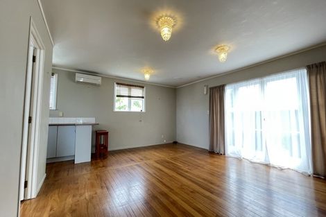 Photo of property in 6 Huxley Place, Glen Innes, Auckland, 1072