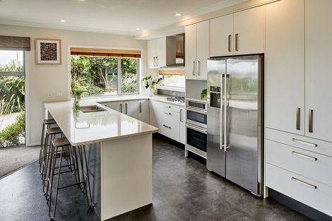 Photo of property in 2 Hauroko Glen, Aotea, Porirua, 5024