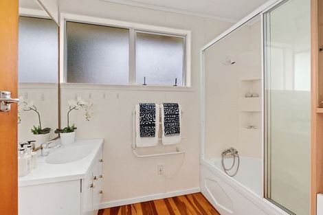 Photo of property in 14a Kaipatiki Road, Glenfield, Auckland, 0629