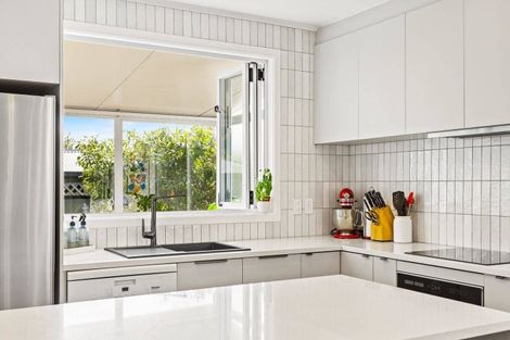 Photo of property in 19 Brennan Avenue, Te Atatu Peninsula, Auckland, 0610