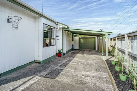 Photo of property in 17 Gladstone Road, Northcote, Auckland, 0627