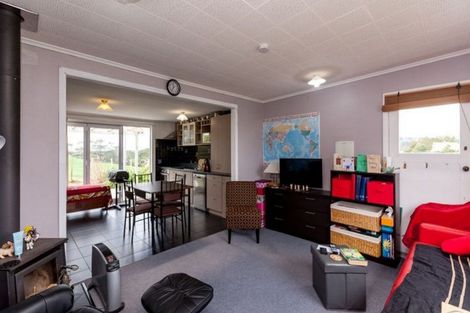 Photo of property in 421a South Road, Omata, New Plymouth, 4374