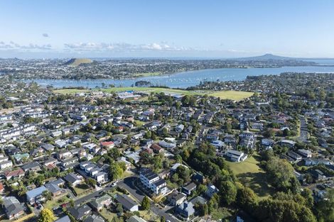 Photo of property in 2c Grove Lane, Pakuranga, Auckland, 2010