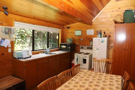 Photo of property in 27 Hauraki Terrace, Pukawa Bay, Turangi, 3381